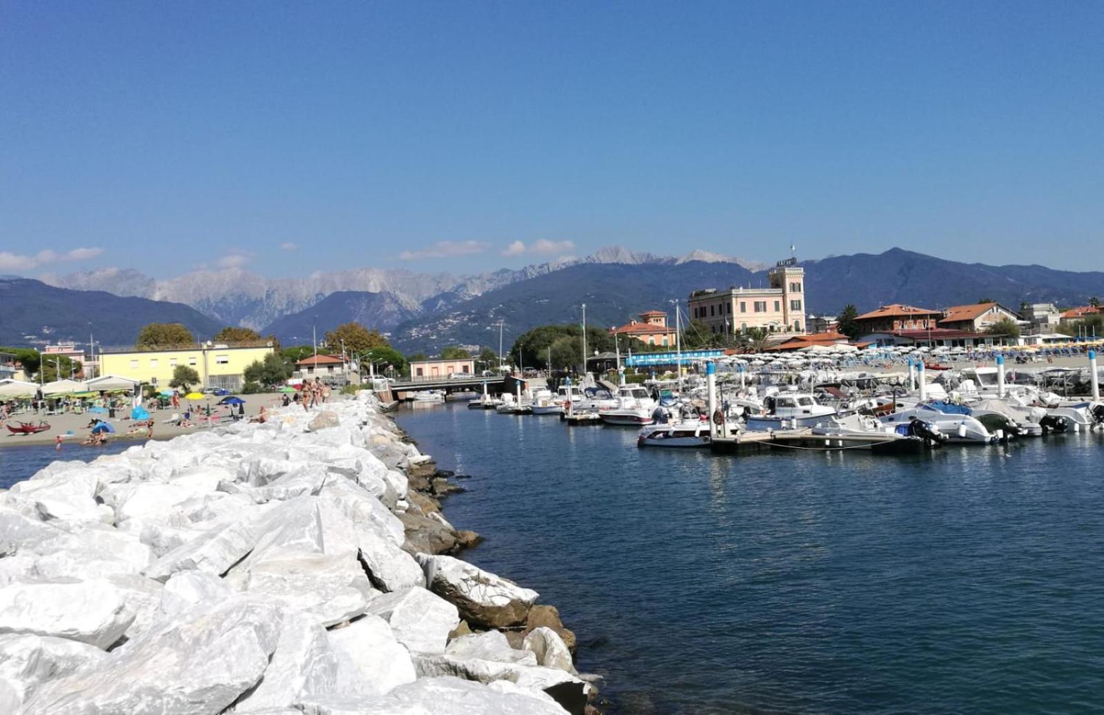 Casa Luce Apartman Marina di Massa Kültér fotó